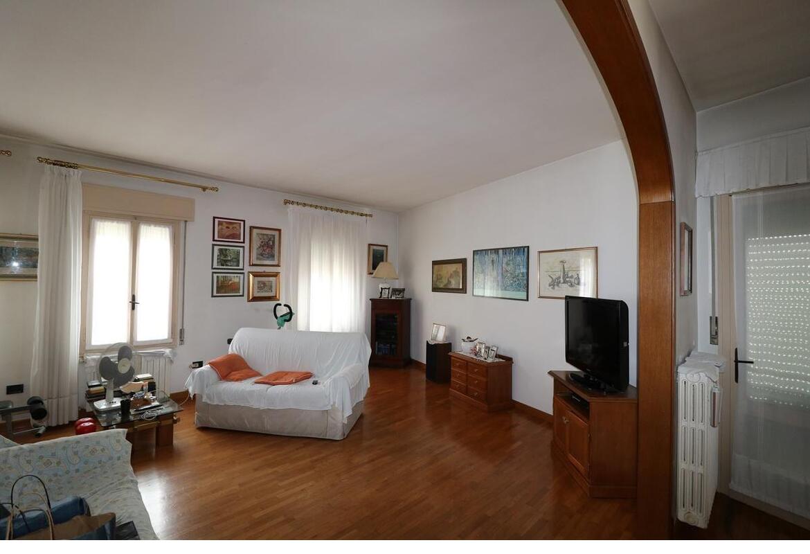 APPARTAMENTO E NEGOZIO
