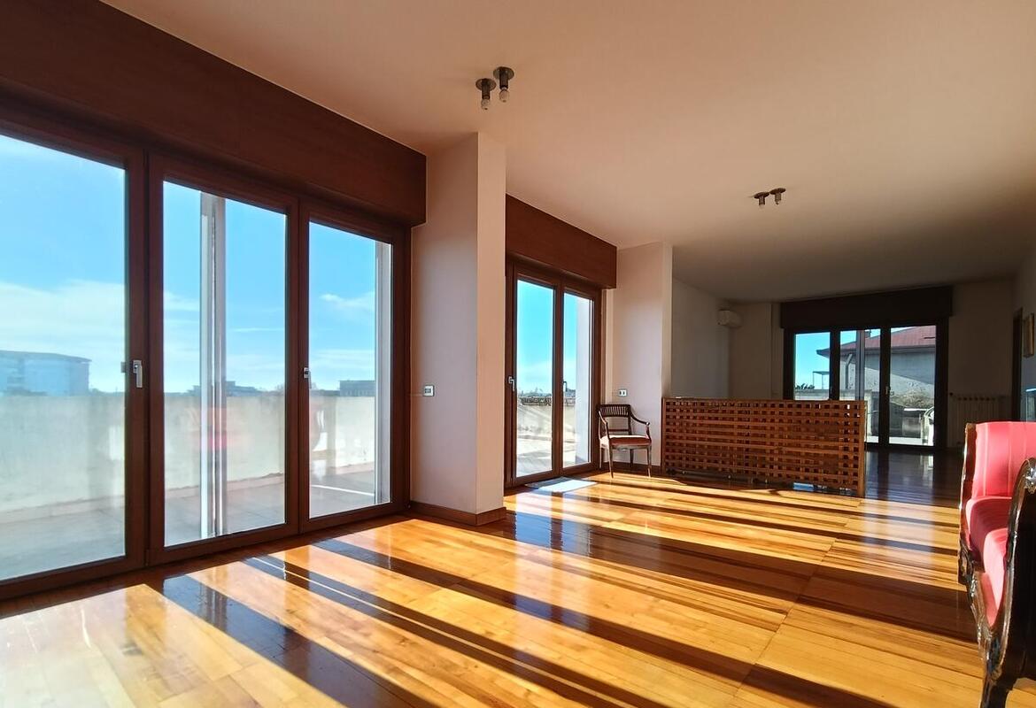 APPARTAMENTO ULTIMO PIANO CON AMPIO TERRAZZO