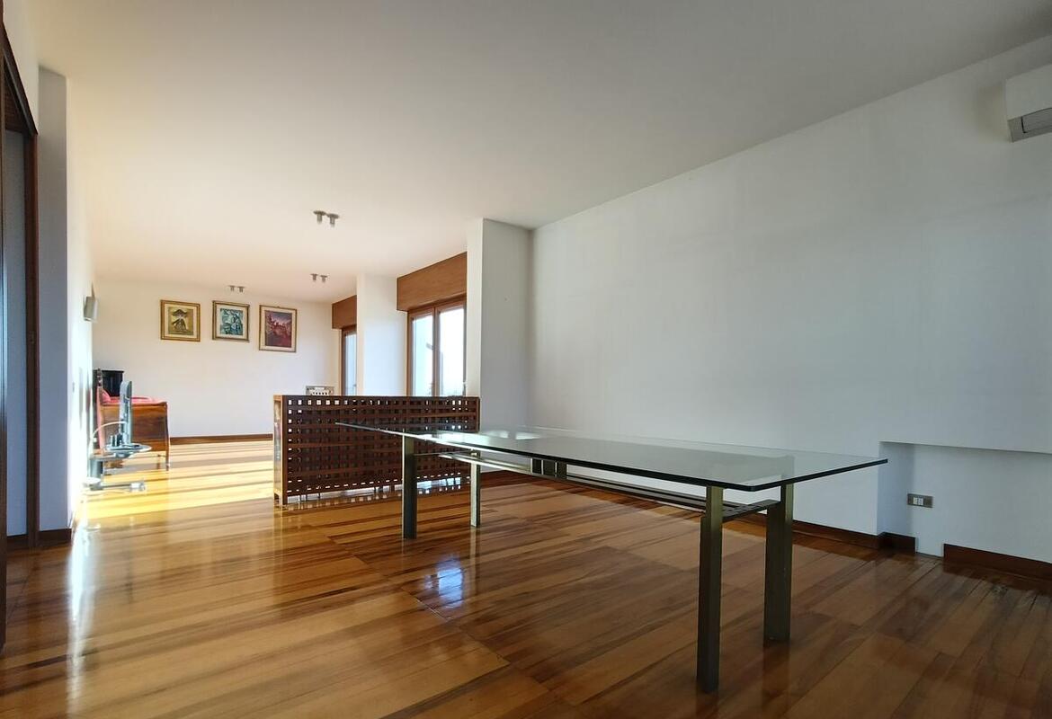 APPARTAMENTO ULTIMO PIANO CON AMPIO TERRAZZO