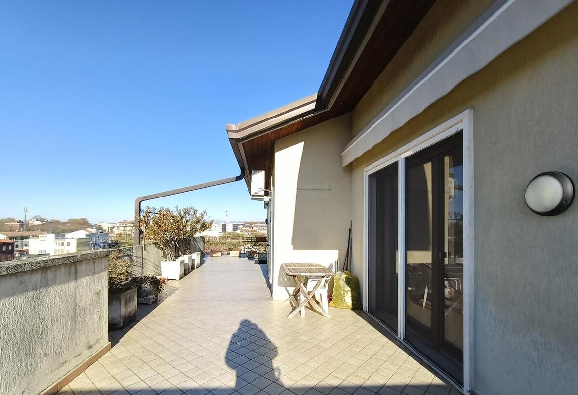 APPARTAMENTO ULTIMO PIANO CON AMPIO TERRAZZO