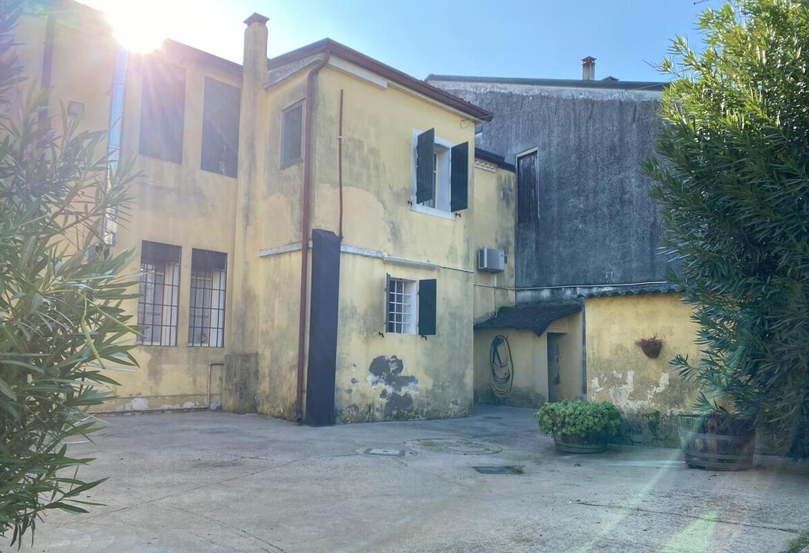 Schiera con giardino