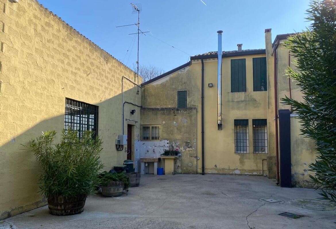 Schiera con giardino