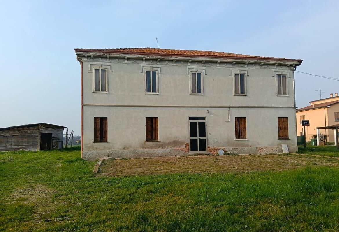 RUSTICO INDIPENDENTE CON GIARDINO E TERRENO