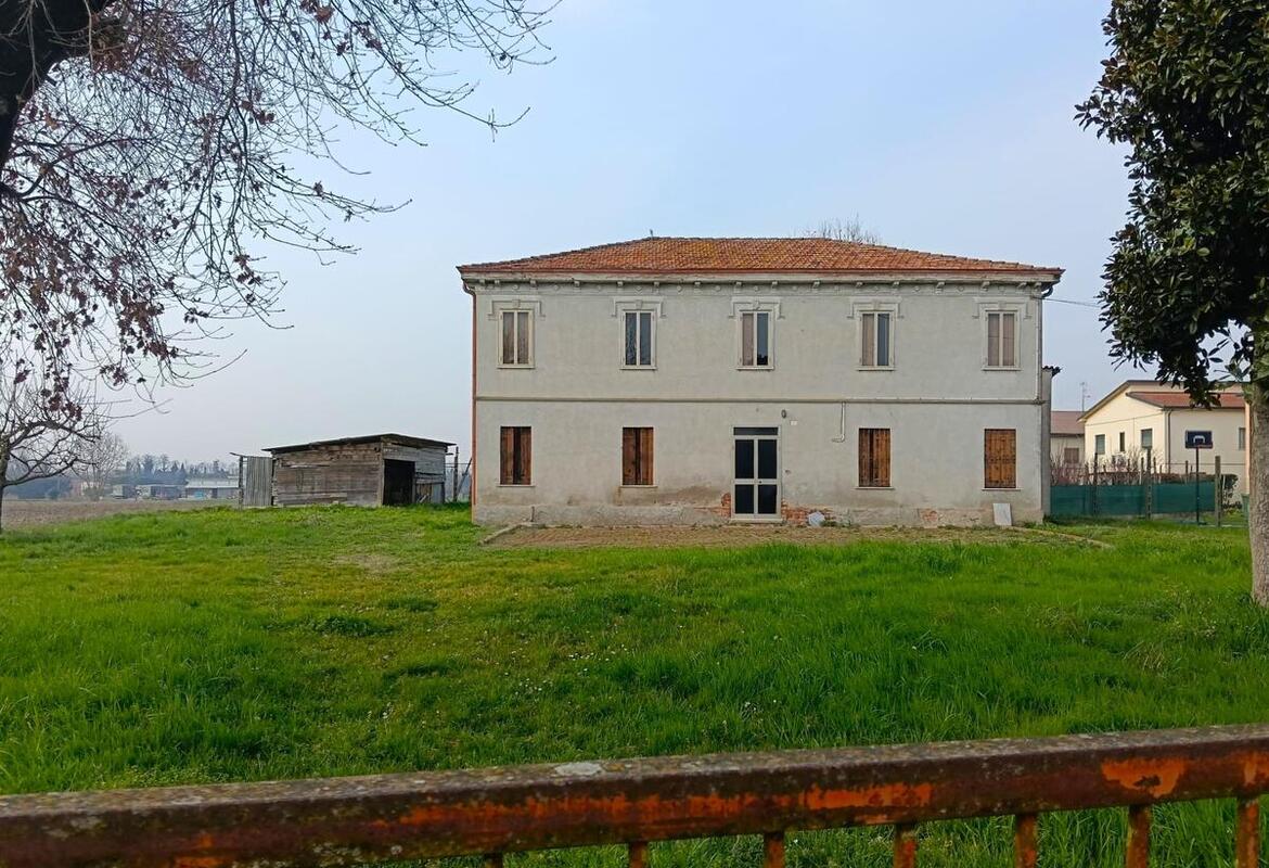 RUSTICO INDIPENDENTE CON GIARDINO E TERRENO