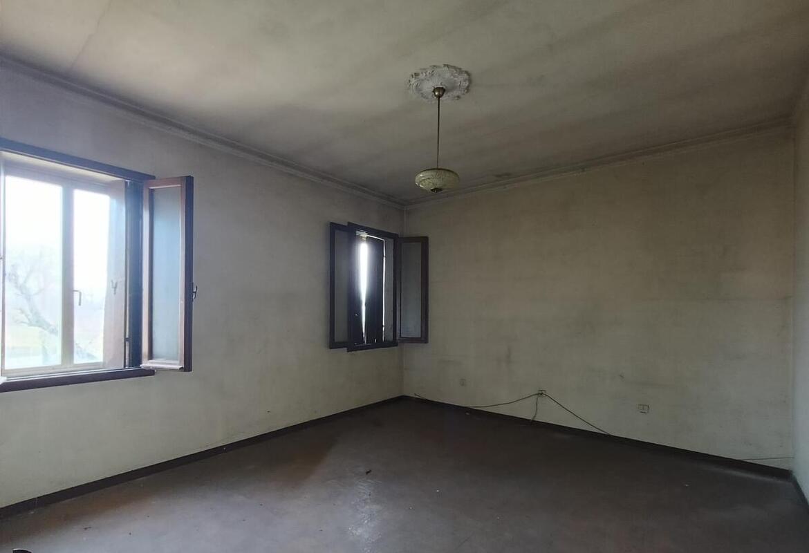 RUSTICO INDIPENDENTE CON GIARDINO E TERRENO