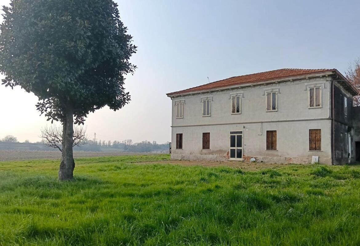 RUSTICO INDIPENDENTE CON GIARDINO E TERRENO