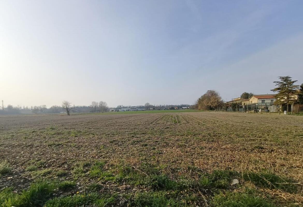 RUSTICO INDIPENDENTE CON GIARDINO E TERRENO