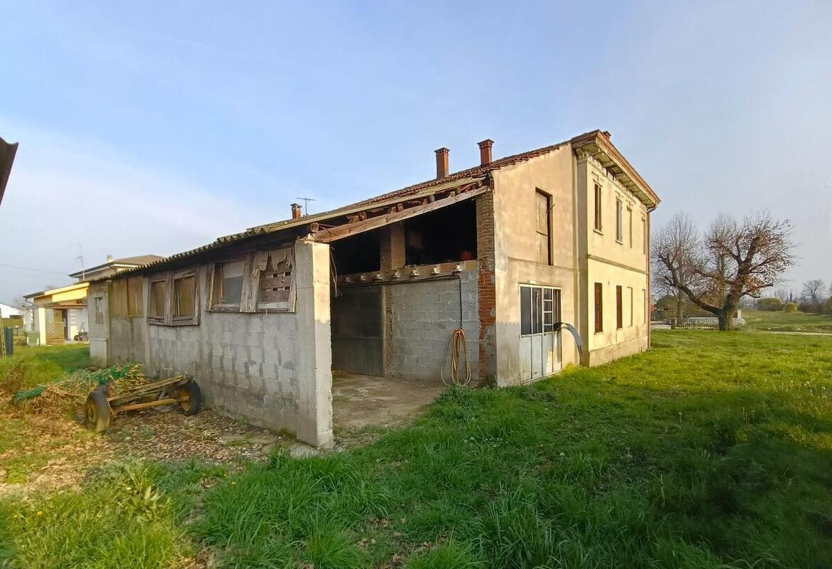 RUSTICO INDIPENDENTE CON GIARDINO E TERRENO