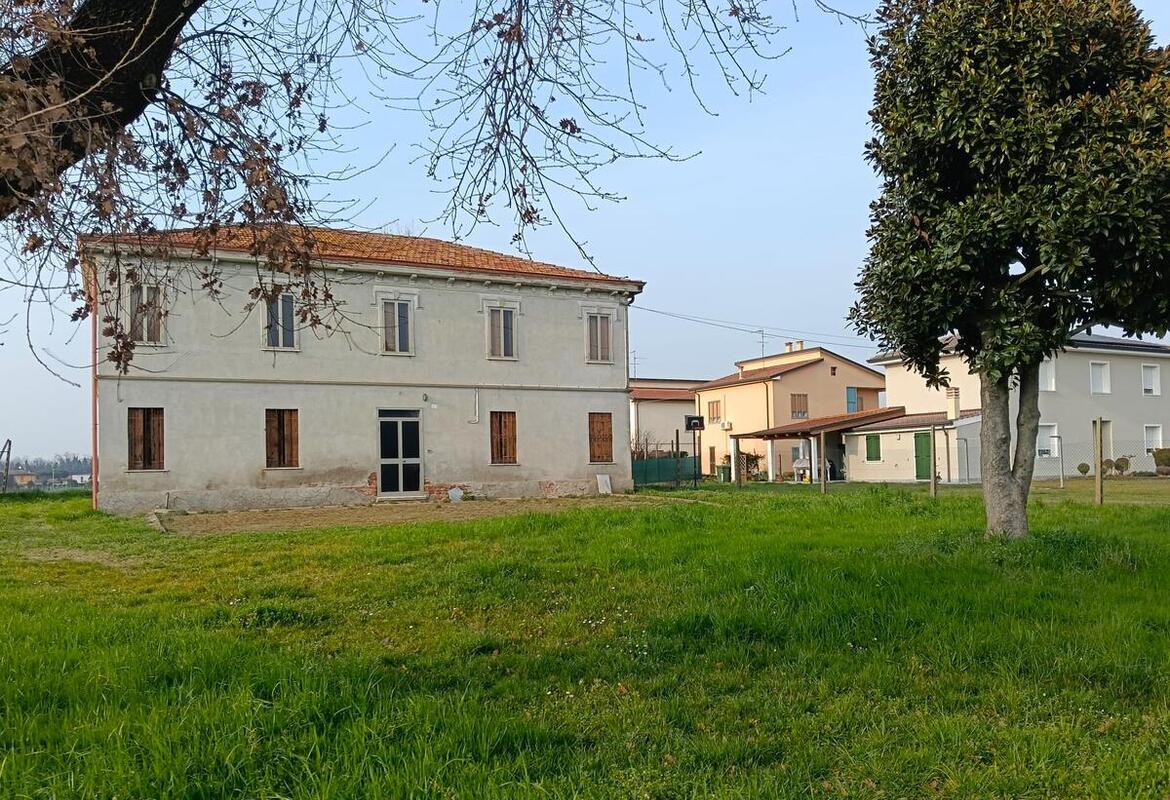 RUSTICO INDIPENDENTE CON GIARDINO E TERRENO