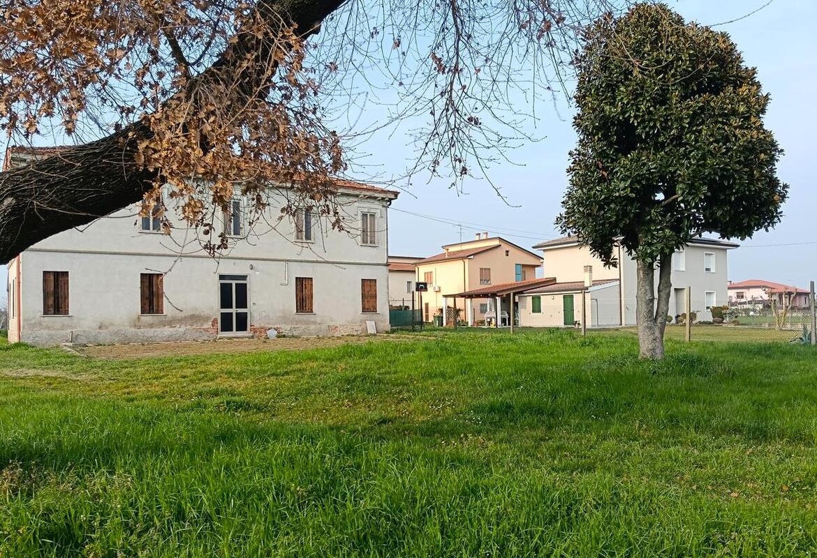 RUSTICO INDIPENDENTE CON GIARDINO E TERRENO