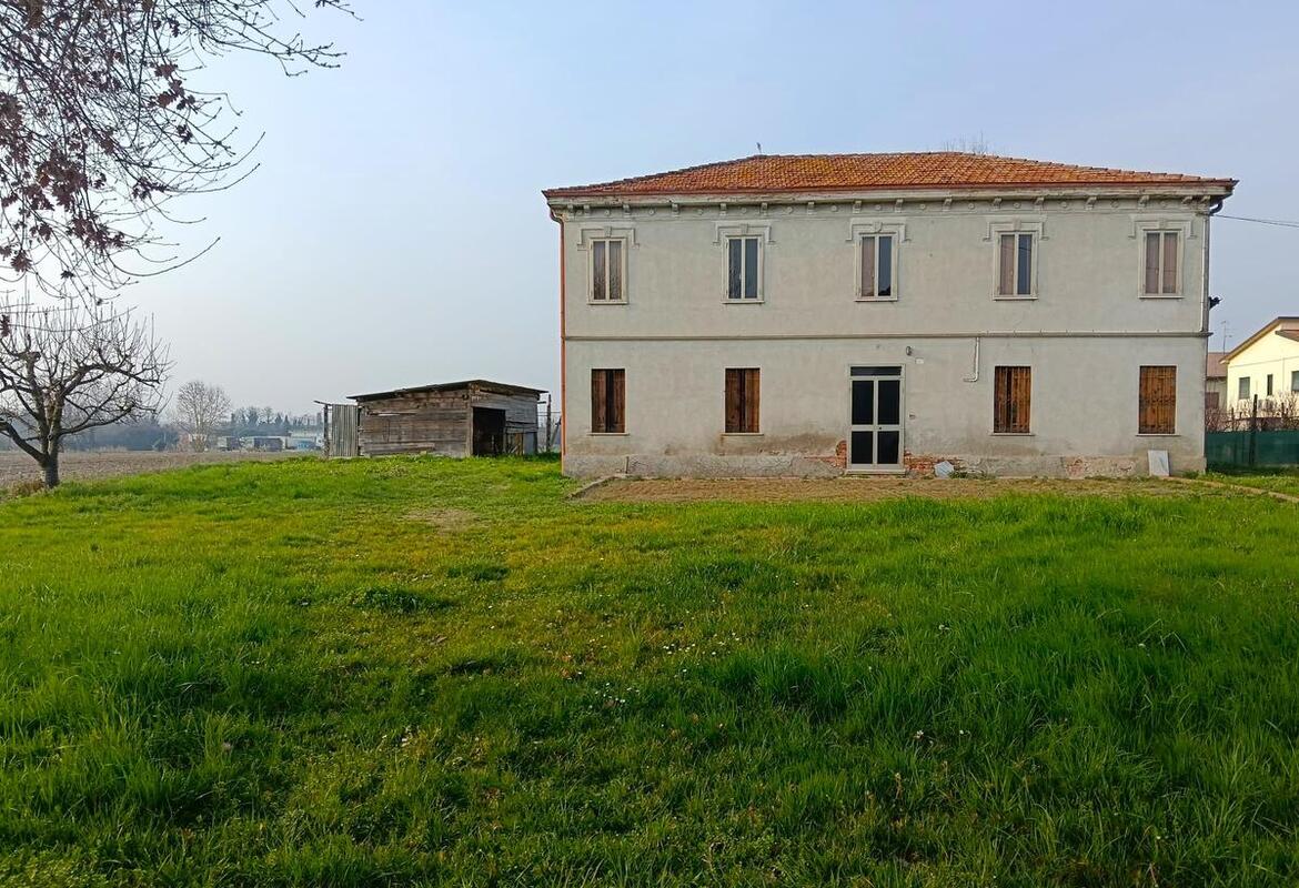 RUSTICO INDIPENDENTE CON GIARDINO E TERRENO
