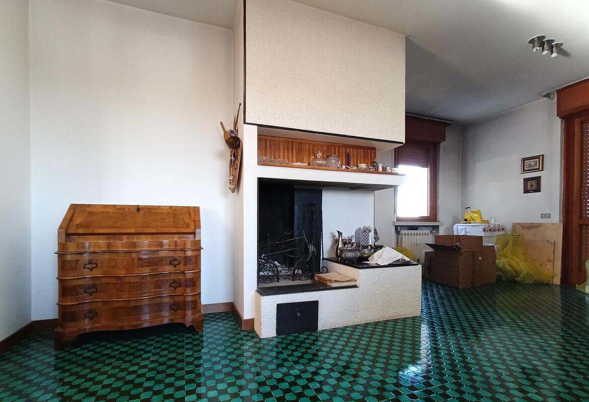 APPARTAMENTO TRILOCALE CON AMPIO TERRAZZO