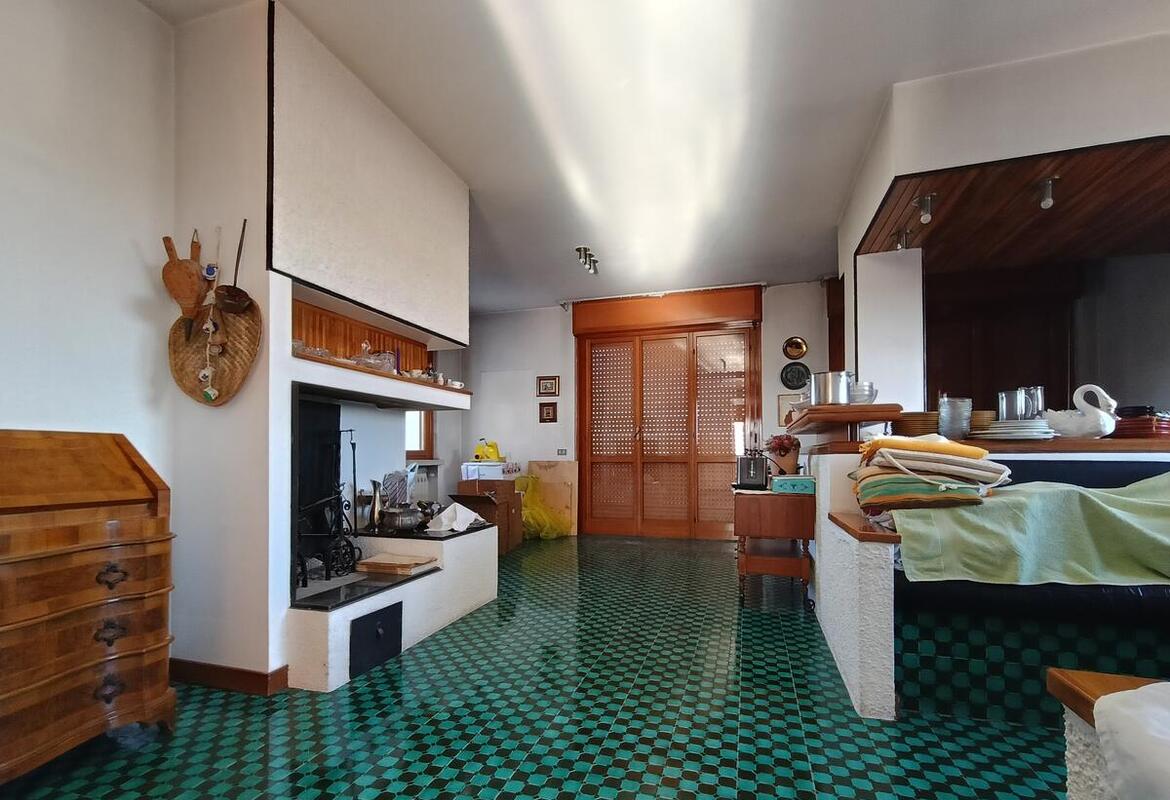 APPARTAMENTO TRILOCALE CON AMPIO TERRAZZO