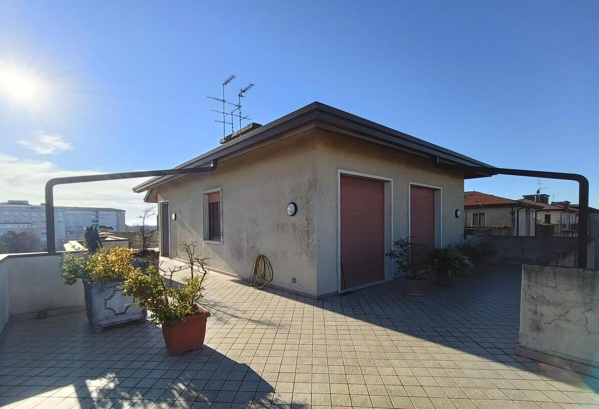 APPARTAMENTO TRILOCALE CON AMPIO TERRAZZO