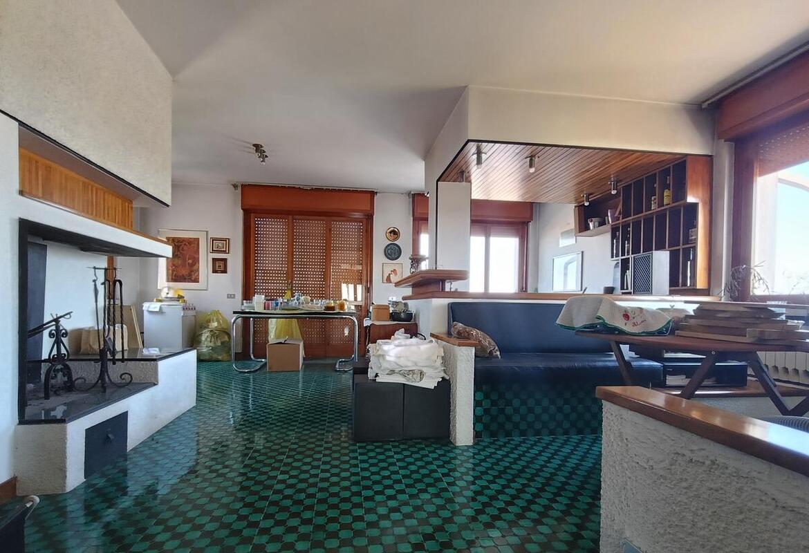 APPARTAMENTO TRILOCALE CON AMPIO TERRAZZO