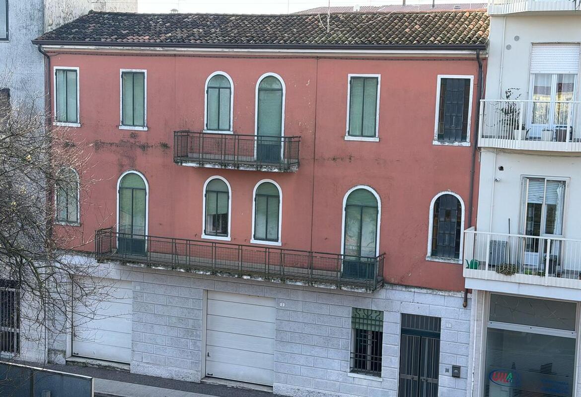 TRILOCALE IN ZONA CENTRALISSIMA