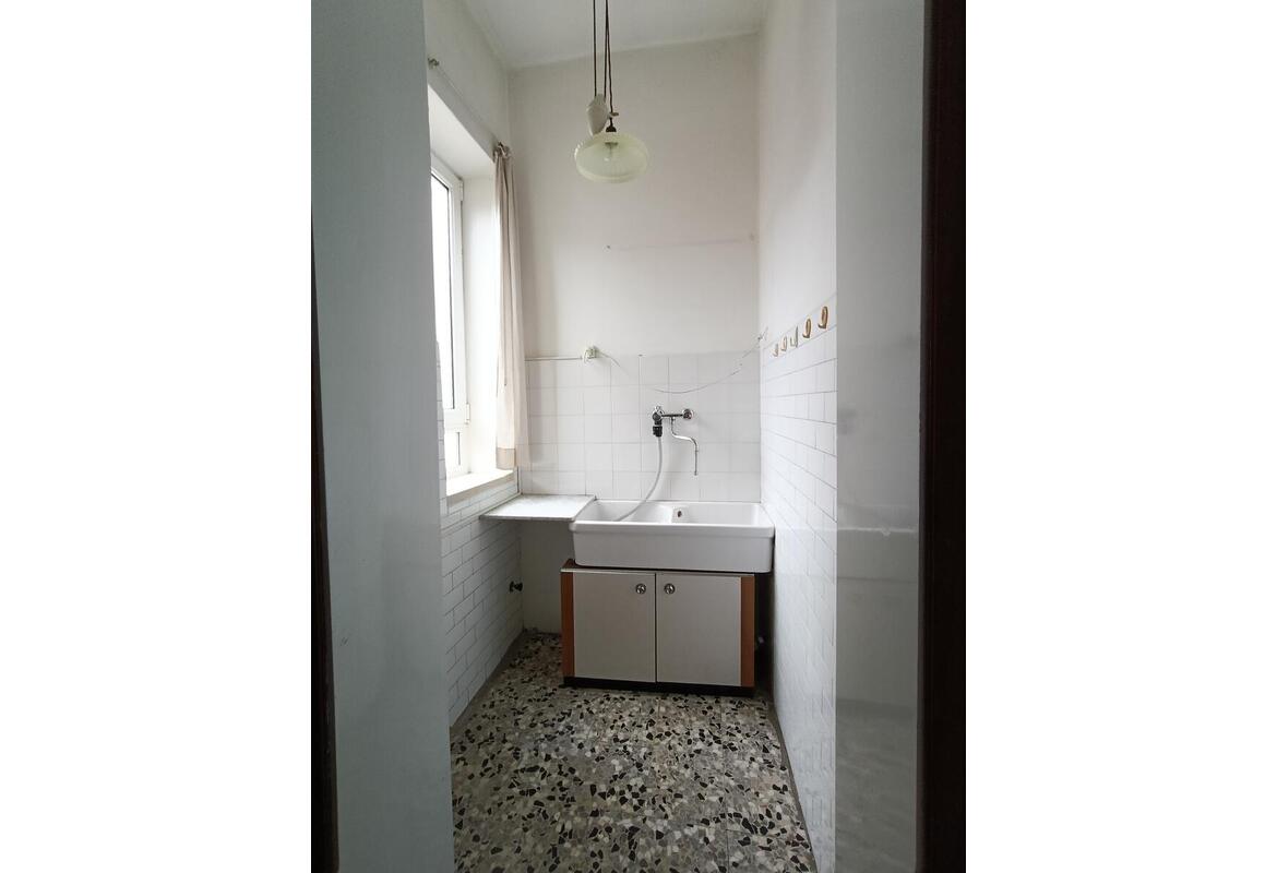 APPARTAMENTO TRILOCALE CON GRAZIOSA TAVERNA E CORTILETTO