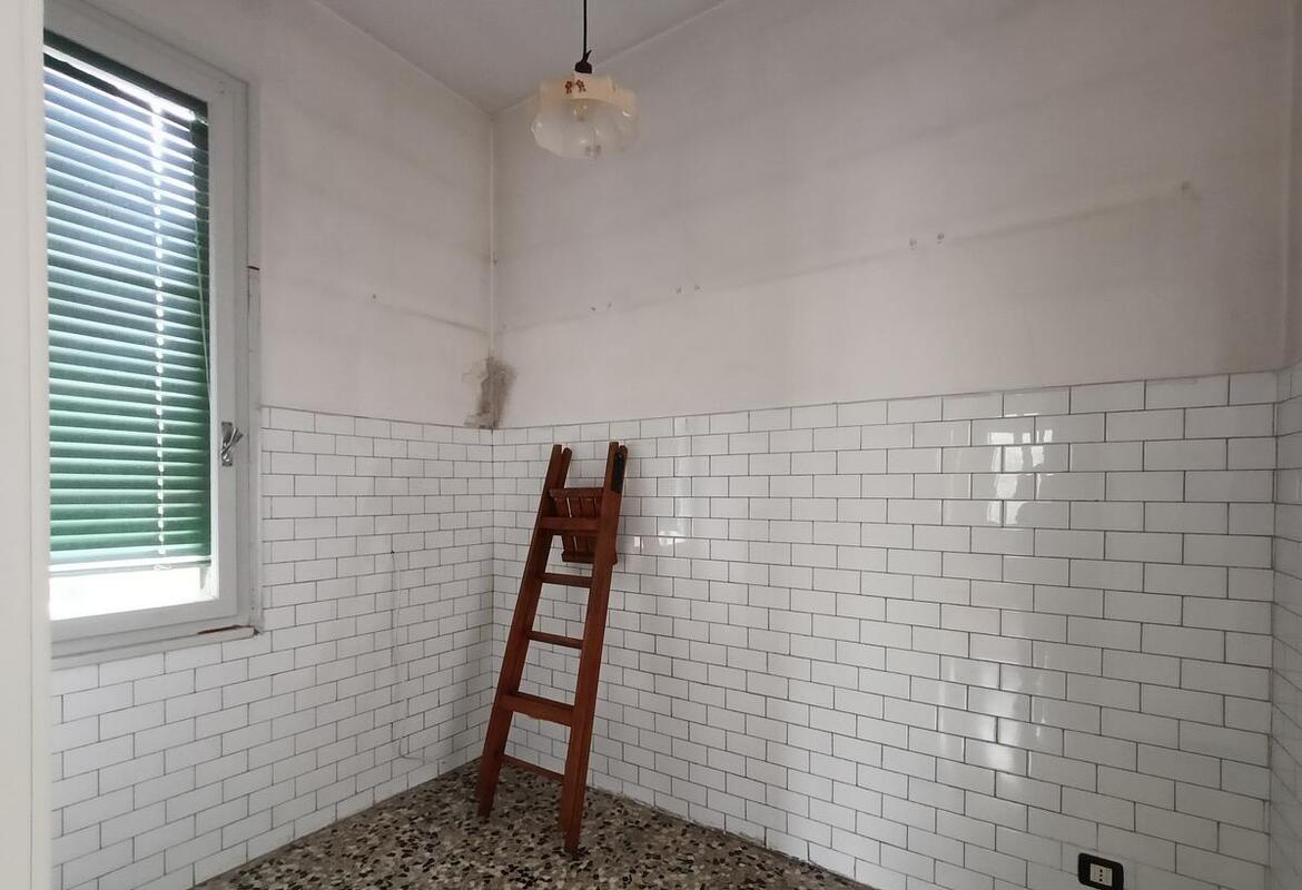 APPARTAMENTO TRILOCALE CON GRAZIOSA TAVERNA E CORTILETTO