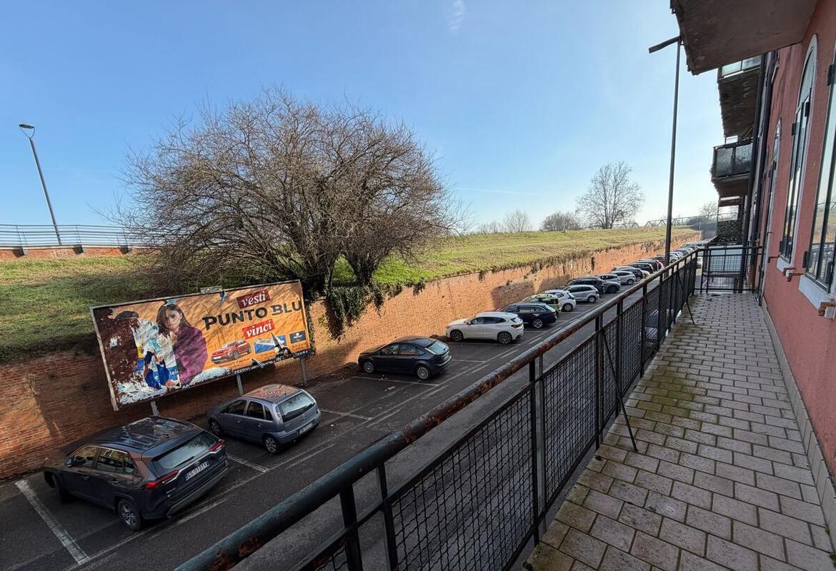 APPARTAMENTO TRILOCALE CON GRAZIOSA TAVERNA E CORTILETTO