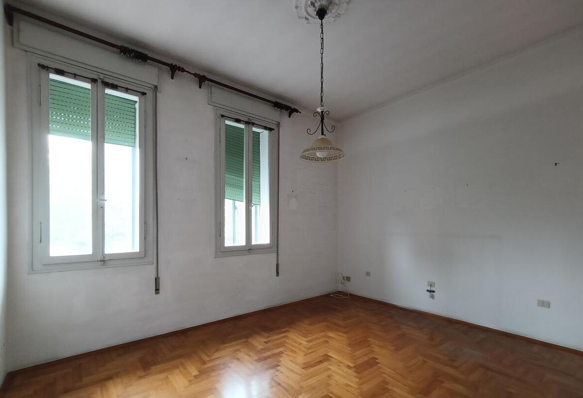 APPARTAMENTO TRILOCALE CON GRAZIOSA TAVERNA E CORTILETTO