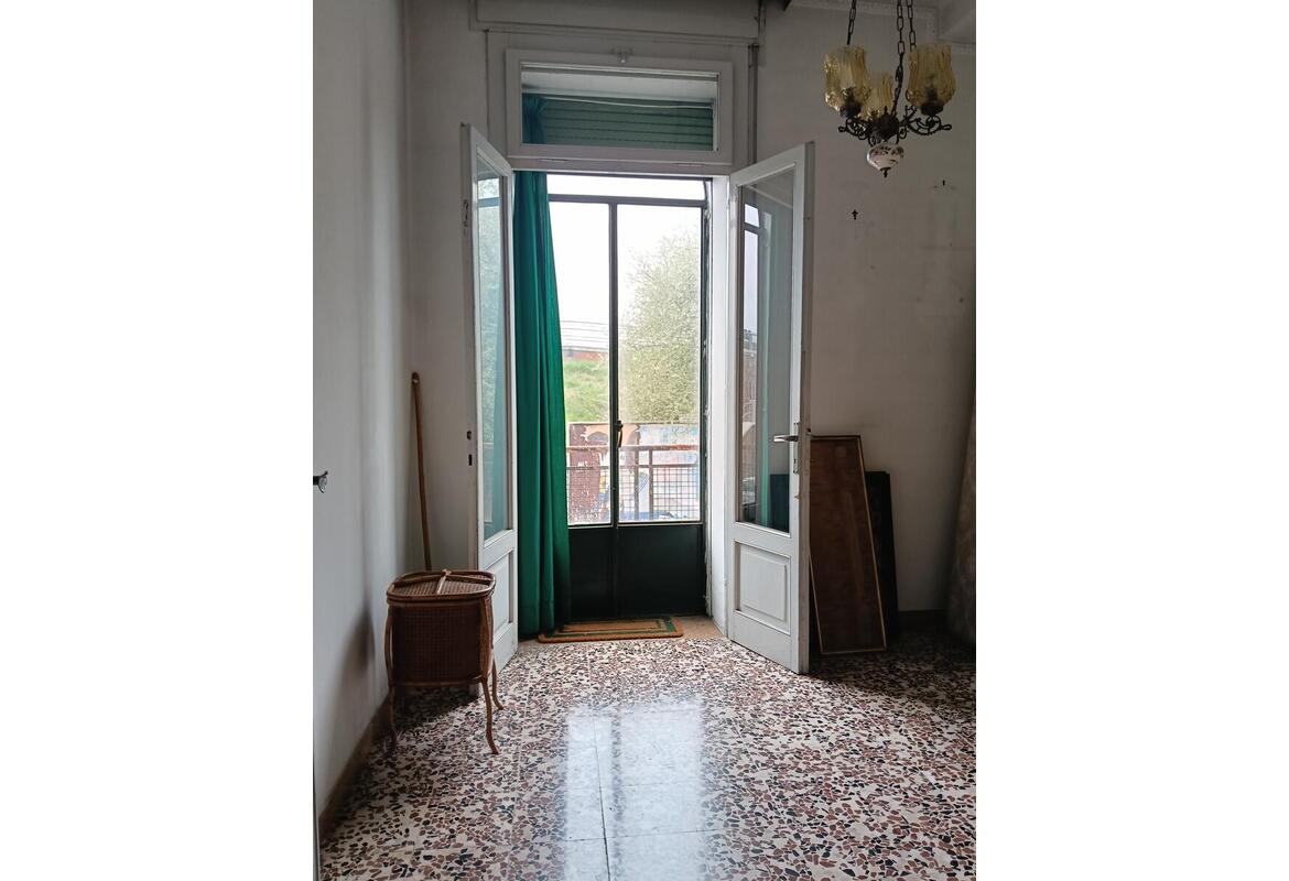 APPARTAMENTO TRILOCALE CON GRAZIOSA TAVERNA E CORTILETTO