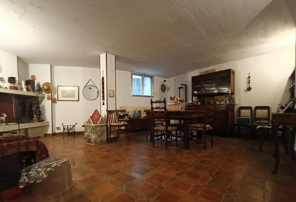 VILLA SINGOLA CON AMPIO PARCO