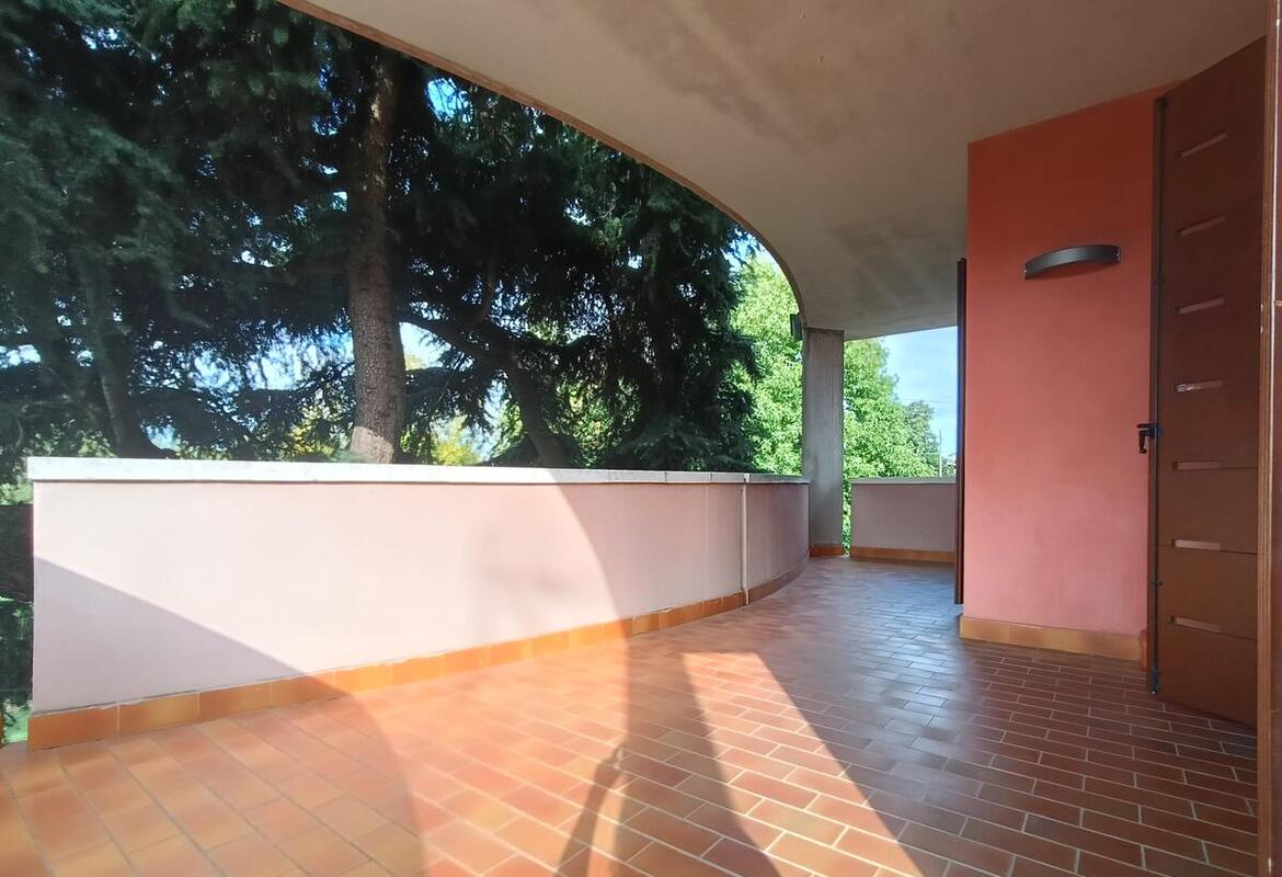 VILLA SINGOLA CON AMPIO PARCO