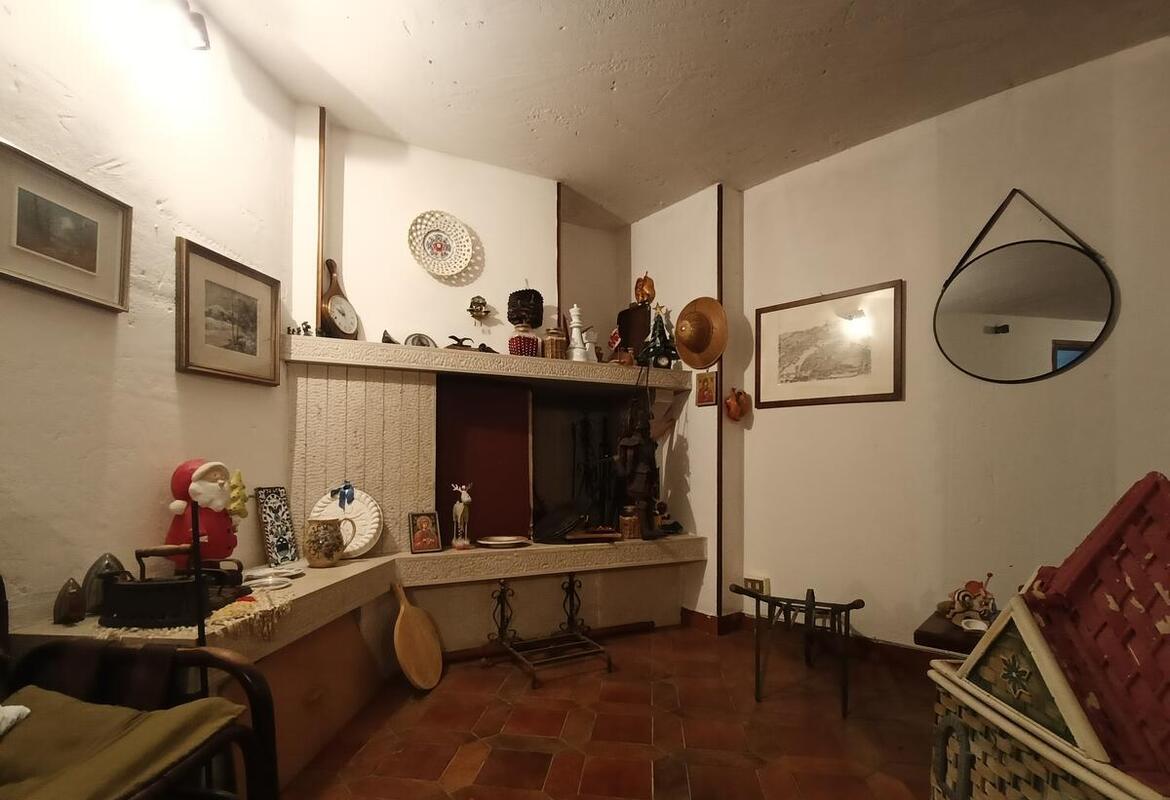 VILLA SINGOLA CON AMPIO PARCO