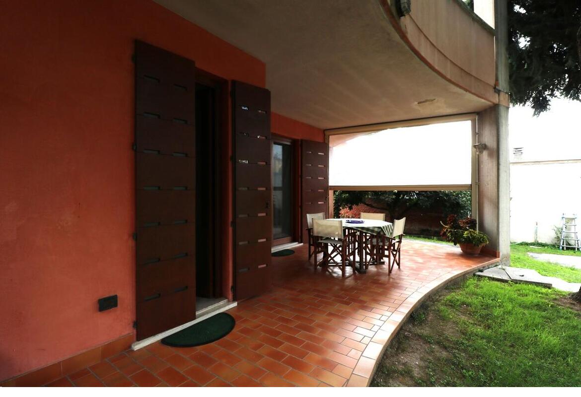 VILLA SINGOLA CON AMPIO PARCO