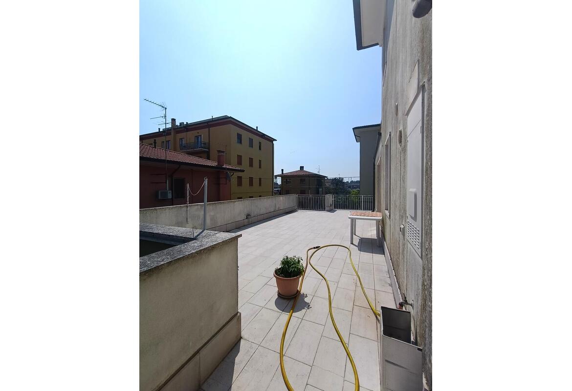AMPIO BILOCALE CON TERRAZZA E GARAGE