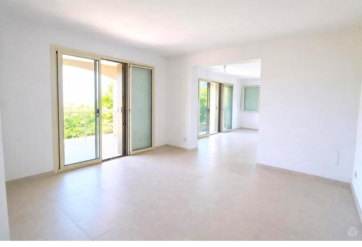 PORZIONE DI CASA CON MERAVIGLIOSA VISTA PANORAMICA SUL LAGO