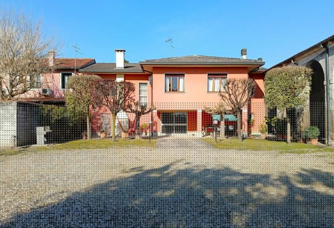 CASA A SCHIERA