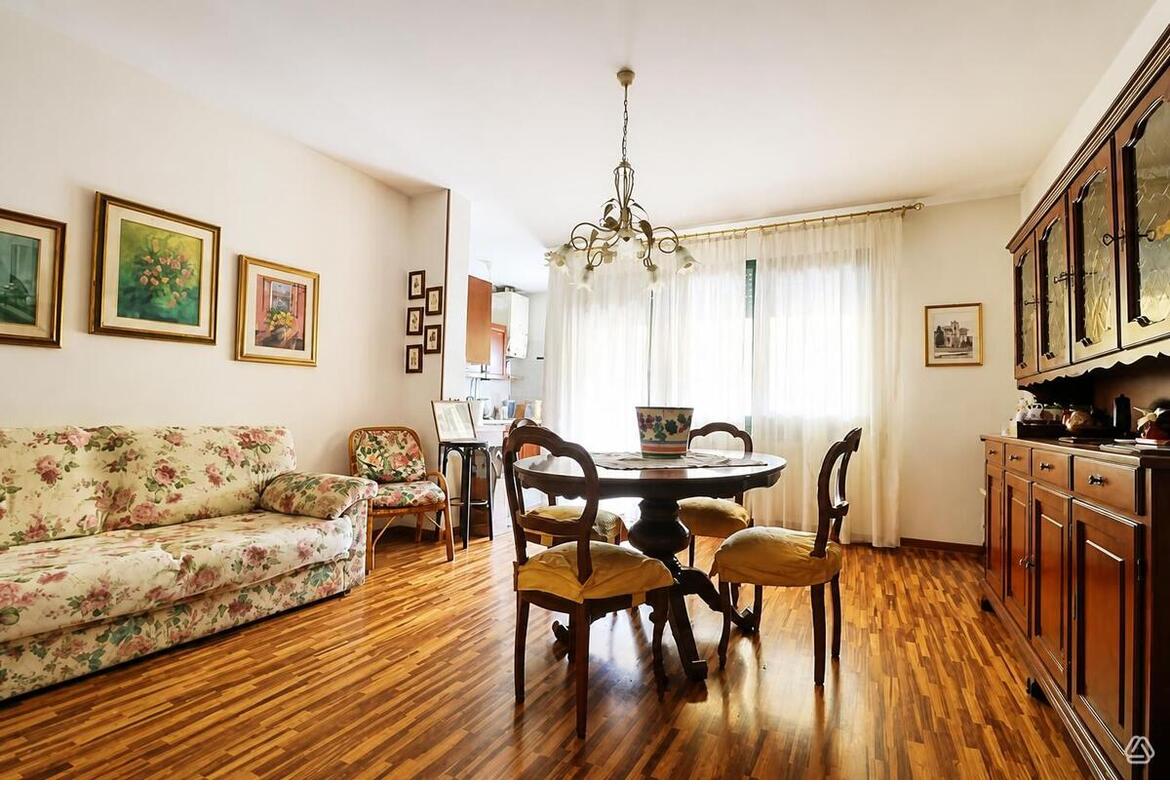 GRAZIOSO TRILOCALE CON GARAGE IN ZONA CENTRALE