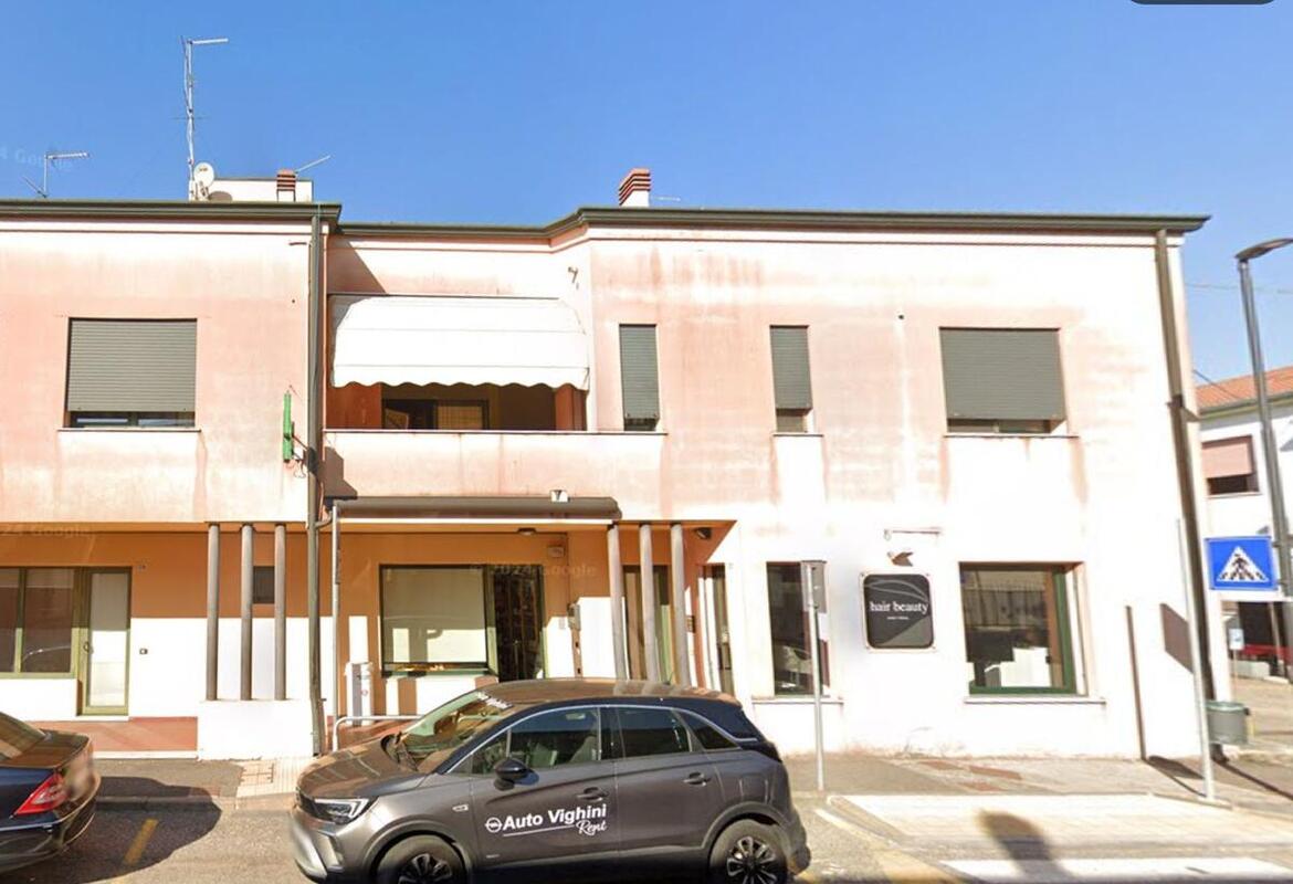 GRAZIOSO TRILOCALE CON GARAGE IN ZONA CENTRALE