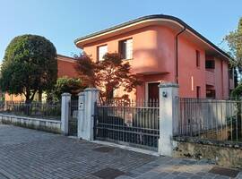 Casa indipendente In vendita