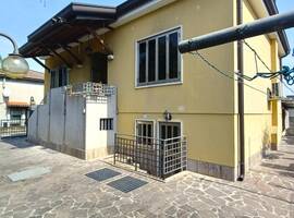 Casa indipendente In vendita